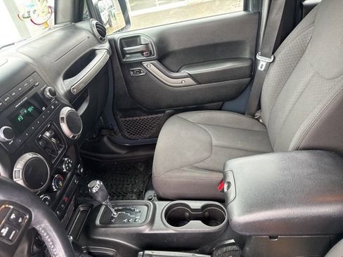 Used 2017 Jeep Wrangler Unlimited Sport w/ Quick Order Package 24S image 28