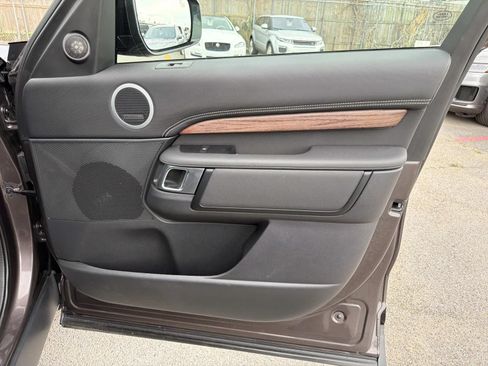 Used 2025 Land Rover Discovery Dynamic SE AWD/4WD image 14