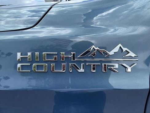 Used 2025 Chevrolet Tahoe High Country AWD/4WD image 13