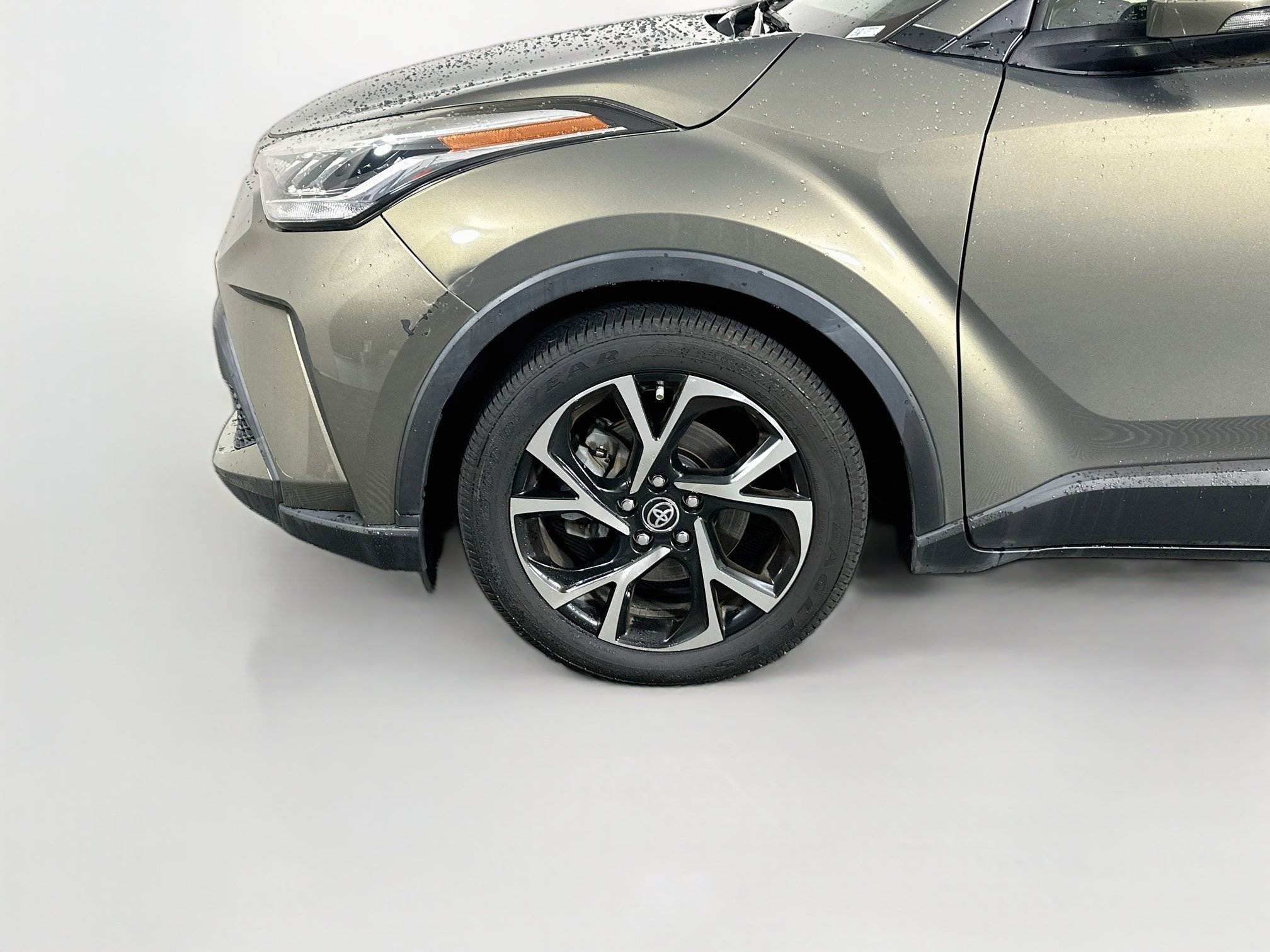Used 2021 Toyota C-HR XLE FWD image 11