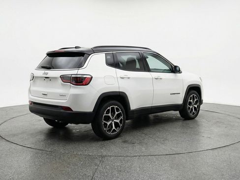 Used 2025 Jeep Compass Limited image 9