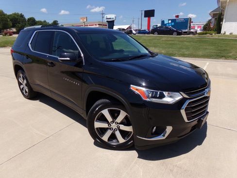 Used 2018 Chevrolet Traverse LT image 3