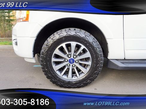 Used 2017 Ford Expedition XLT image 3