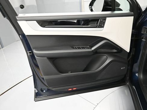 Certified 2024 Porsche Cayenne Coupe AWD/4WD image 15