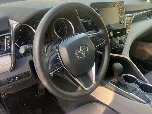 Used 2022 Toyota Camry LE image 4