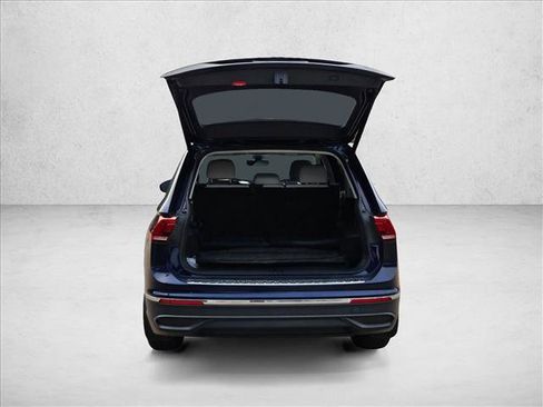 Used 2024 Volkswagen Tiguan SE image 6