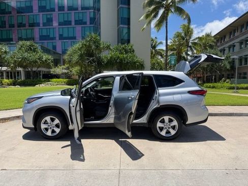 Used 2023 Toyota Highlander Limited FWD image 10