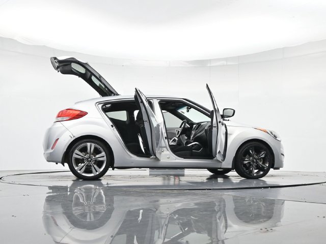 Used 2017 Hyundai Veloster Value Edition FWD image 56