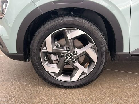 Used 2025 Hyundai Venue SEL FWD image 7