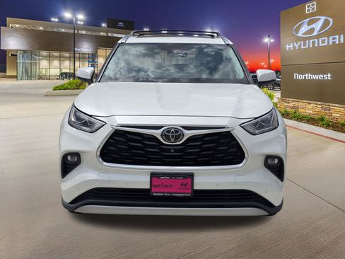 Used 2021 Toyota Highlander Platinum FWD image 5