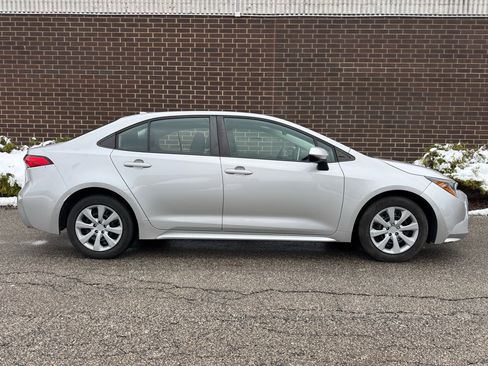 Used 2021 Toyota Corolla LE image 24