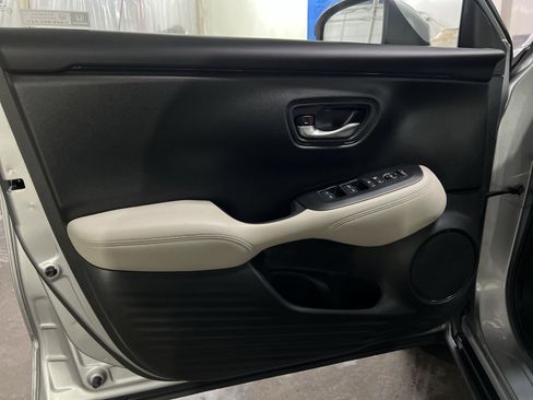 Used 2023 Honda HR-V LX image 13