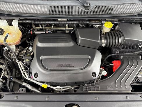 Used 2022 Chrysler Pacifica Touring-L FWD image 37