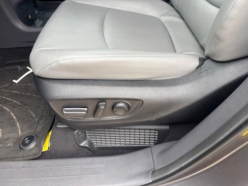 Used 2023 Toyota Sienna XLE AWD/4WD image 13
