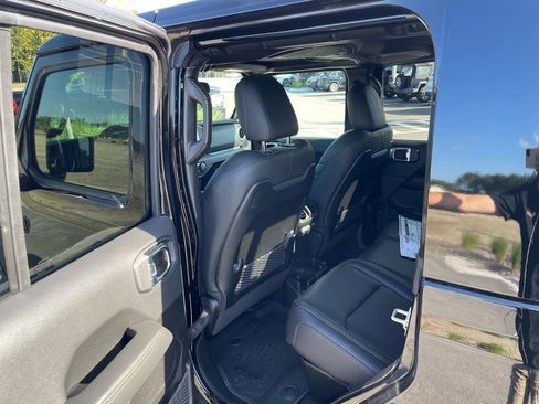 New 2025 Jeep Gladiator High Tide image 32