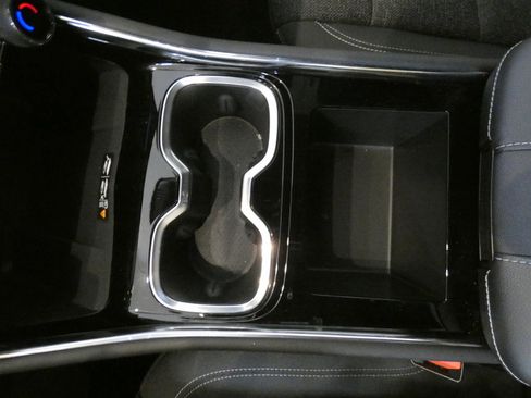 Used 2025 Chevrolet Traverse LT image 15