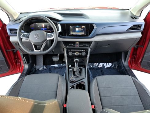 Used 2024 Volkswagen Taos SE image 9