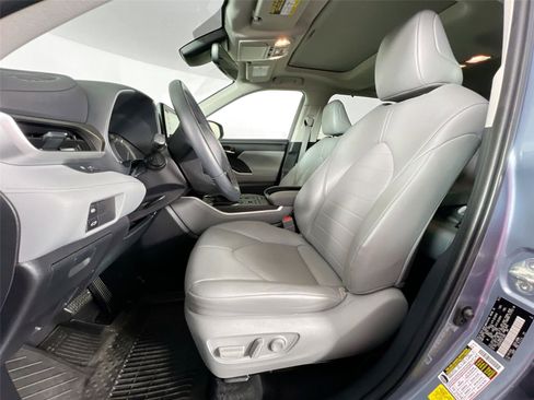 Used 2022 Toyota Highlander XLE image 20