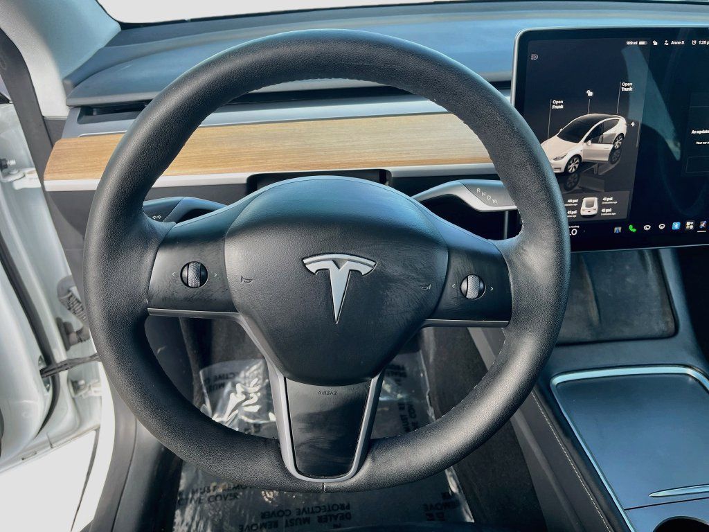 Used 2024 Tesla Model Y Long Range AWD/4WD image 10