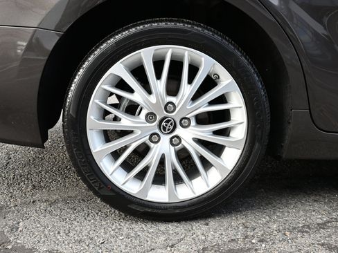 Used 2018 Toyota Camry XLE image 53