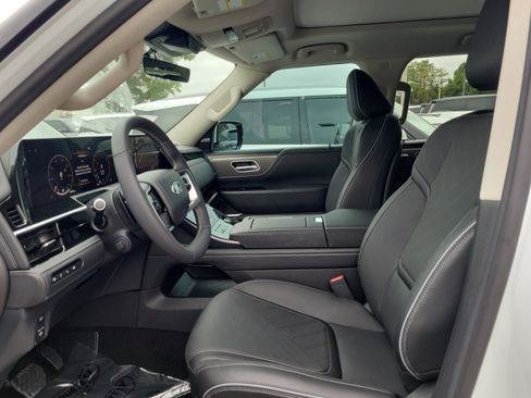 New 2026 INFINITI QX80 Luxe image 18