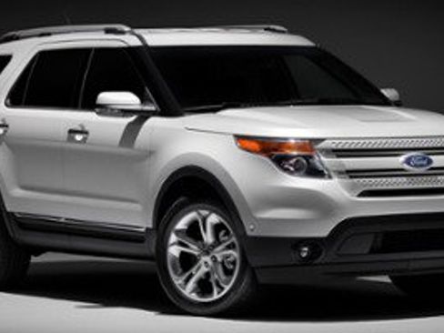 Used 2015 Ford Explorer XLT w/ Equipment Group 202B FWD image 1