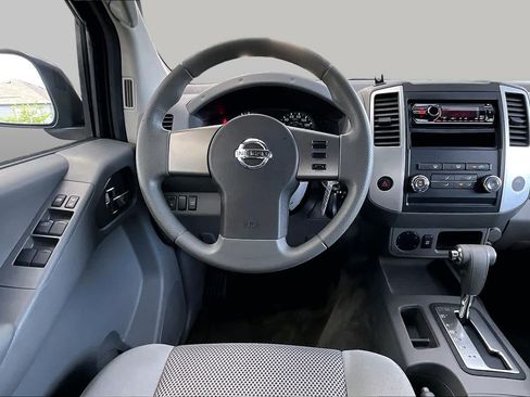 Used 2010 Nissan Frontier SE RWD image 5