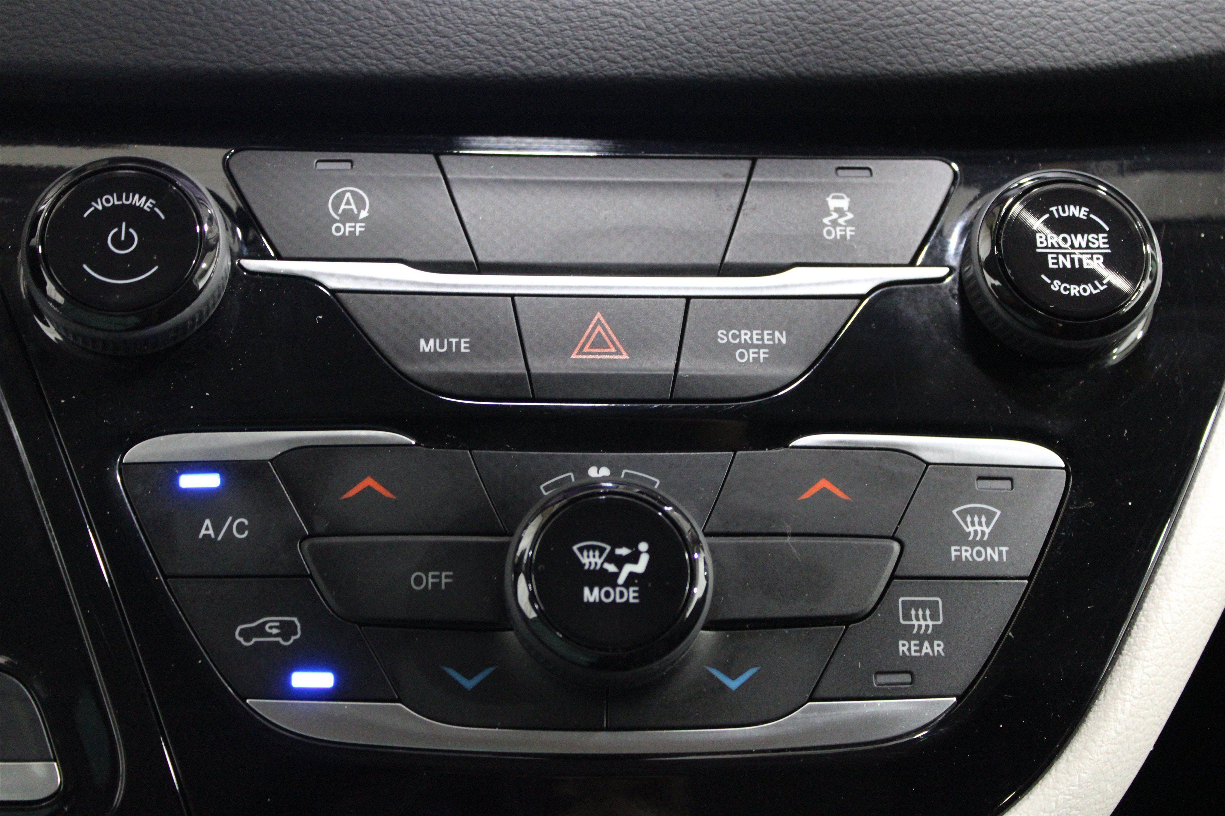Used 2024 Chrysler Voyager LX FWD image 16