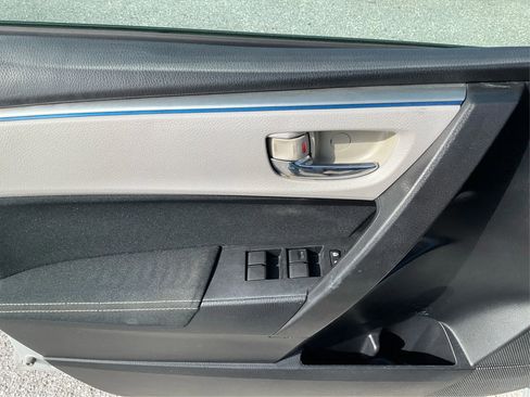 Used 2015 Toyota Corolla LE FWD image 18