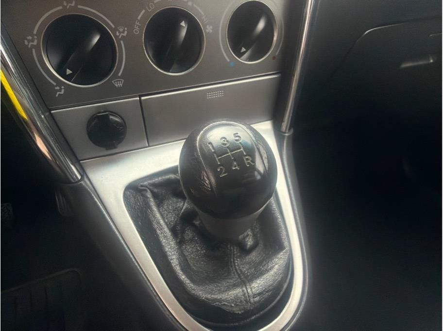 Used 2004 Toyota Matrix w/ PWR Pkg FWD image 18