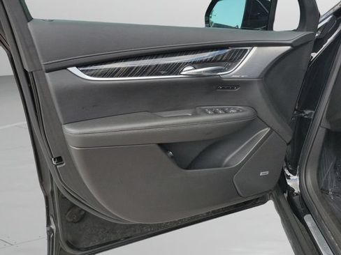 Used 2023 Cadillac XT6 Premium Luxury FWD image 16