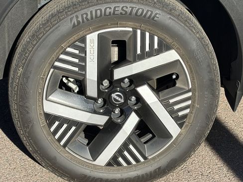 Used 2026 Nissan Kicks SV FWD image 10