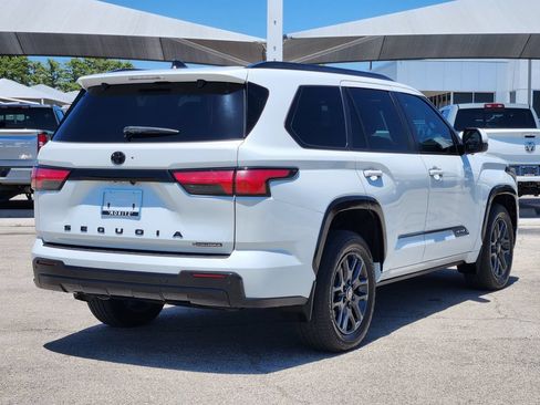 Used 2025 Toyota Sequoia Platinum AWD/4WD image 5