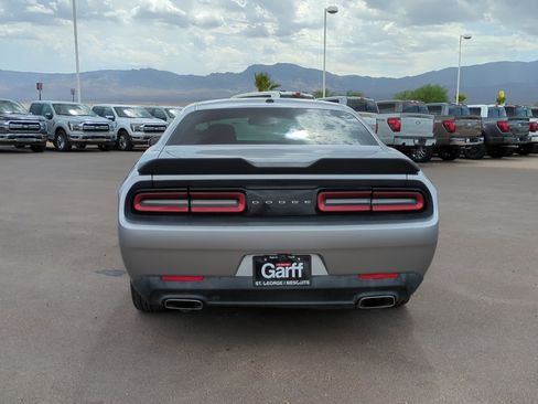 Used 2016 Dodge Challenger SXT RWD image 4