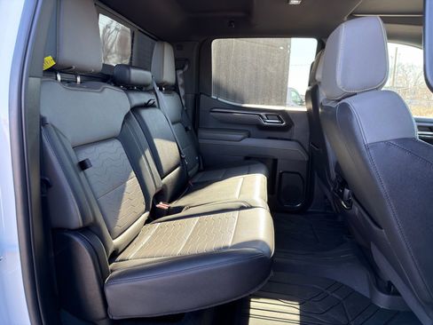 Used 2024 Chevrolet Silverado 1500 ZR2 w/ Technology Package AWD/4WD image 37