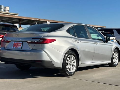 Used 2025 Toyota Camry LE image 3