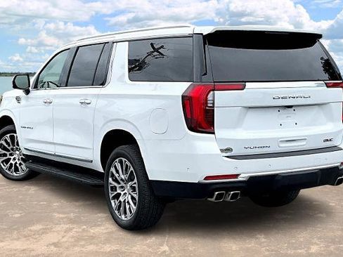 Used 2025 GMC Yukon XL Denali image 4