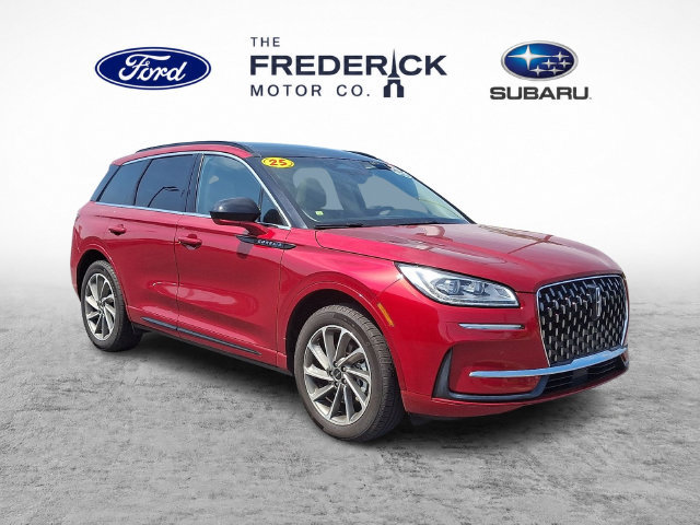 Used 2025 Lincoln Corsair Grand Touring w/ Towing Package AWD/4WD image 3