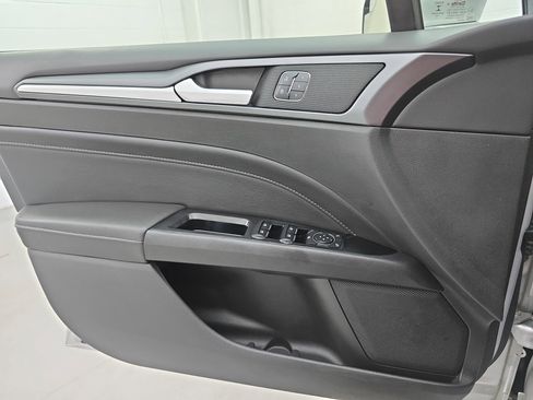 Used 2016 Ford Fusion Titanium image 26