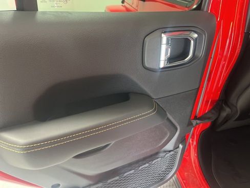 New 2025 Jeep Gladiator Sport image 31