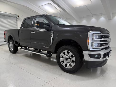 Used 2025 Ford F350 Lariat w/ Chrome Package image 1