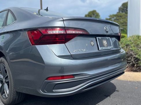 Used 2024 Volkswagen Jetta SE w/ Panoramic Sunroof Package FWD image 9