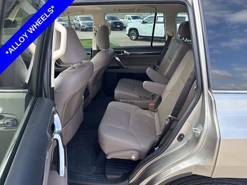 Used 2022 Lexus GX 460 Premium w/ Accessory Package image 6