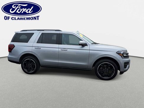 Used 2024 Ford Expedition Limited AWD/4WD image 9