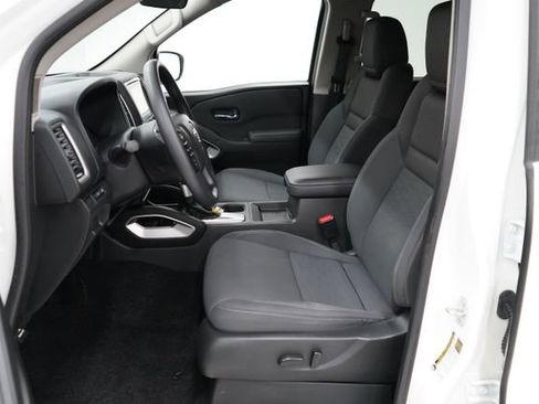 Used 2024 Nissan Frontier SV AWD/4WD image 12