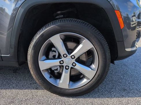 Certified 2021 Jeep Grand Cherokee L Limited AWD/4WD image 10
