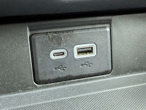 Used 2024 Chevrolet Suburban LT image 25