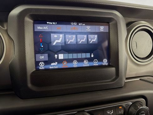 Used 2023 Jeep Gladiator Sport AWD/4WD image 19