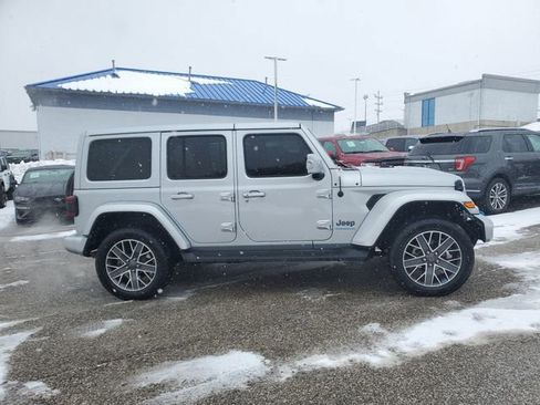Used 2023 Jeep Wrangler Unlimited Sahara image 3
