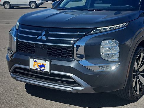 Used 2025 Mitsubishi Outlander SE image 9